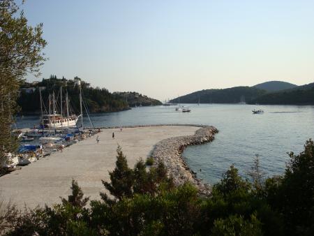 Le port de Sivota, en venant de la droite