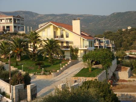 Les maisons poussent comme des champions ! Mais quelles sont belles !!!